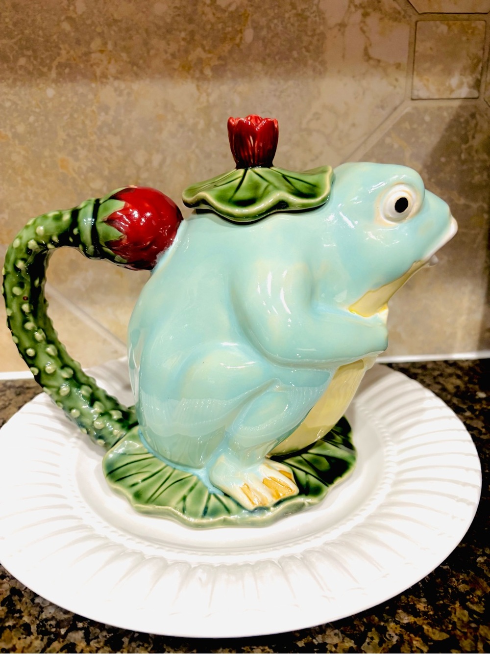 VINTAGE COLLECTIBLE MAJOLICA
FOLK ART FROG Tea Pot Pitcher
Hand Painted